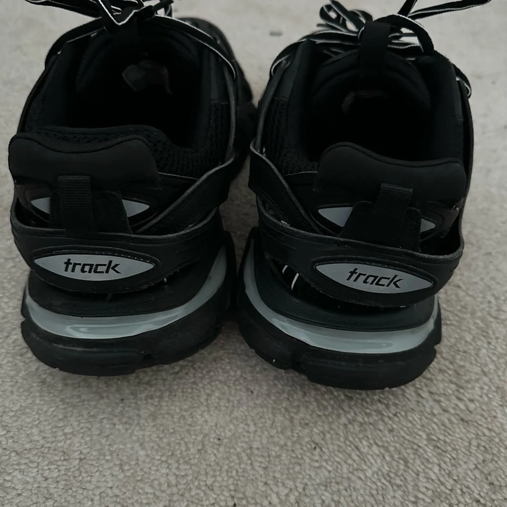 BALENCIAGA TRACK RUNNER LED 50% - Picture 2 of 6